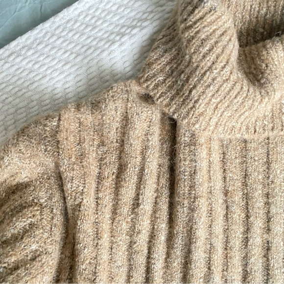 sweater - Picture 5 of 5